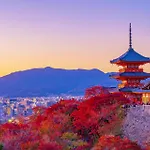 天神桥筋六丁目站 1 分钟 一趟电车可达梅田难波心斋桥道顿堀日本桥吃饭购物便利