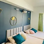 Good Location, Convenient Transportation Nipponbashi Station 4 Minutes Dotonbori 6 Minutes Kuromon Market 8 Minutes Double Bed O5