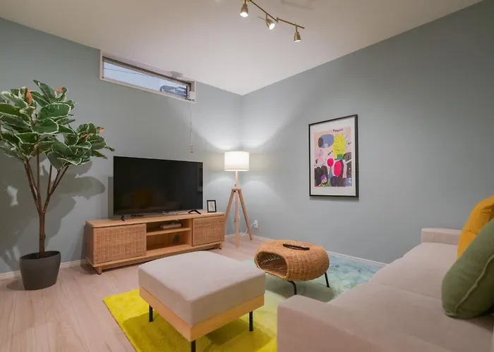 Luxury 4 Bedroom Apartment - Vacation Stay 18460