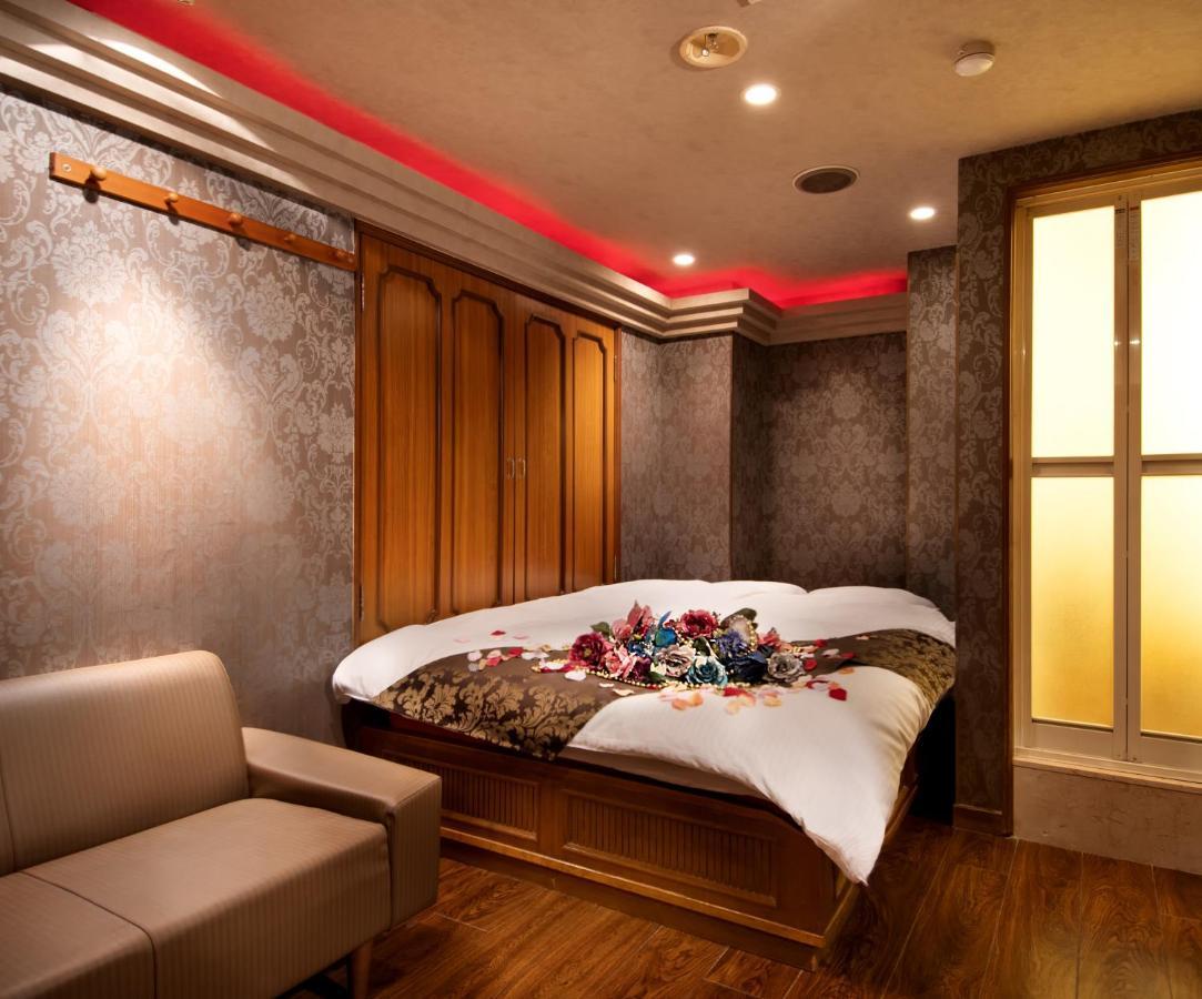 Love hotel Namba Little Chapel (adults Only) 2*