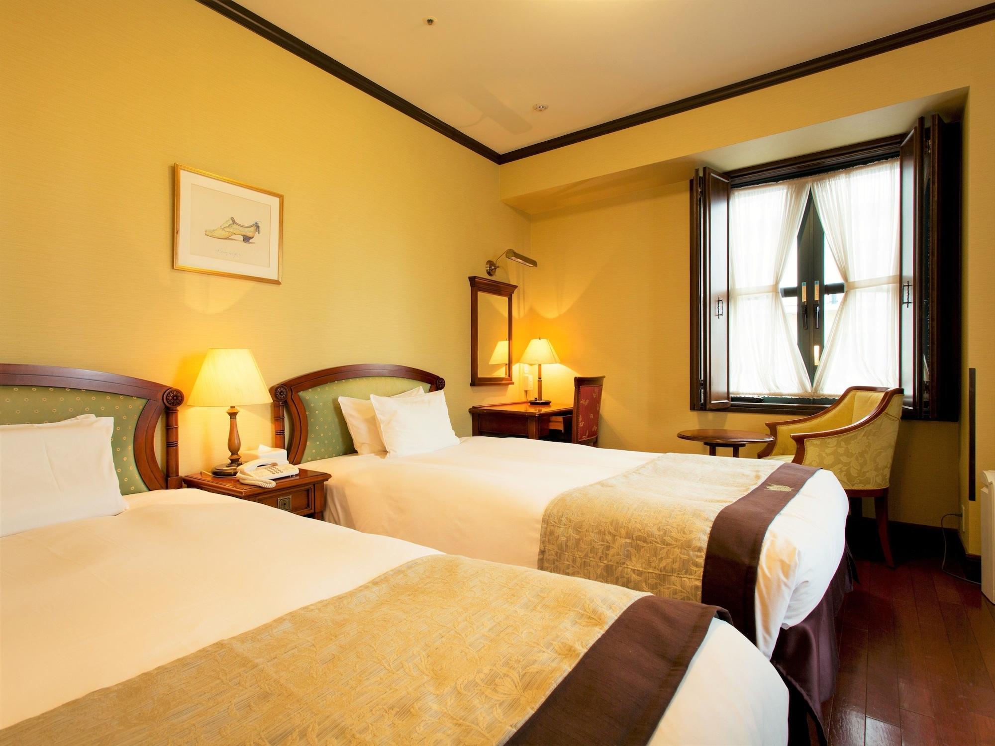 Monterey 4*