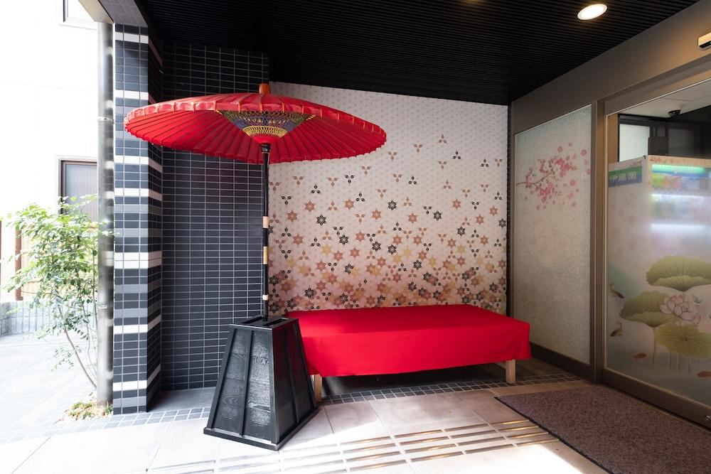 Shinsaibashi-higashi Crystal Hotel