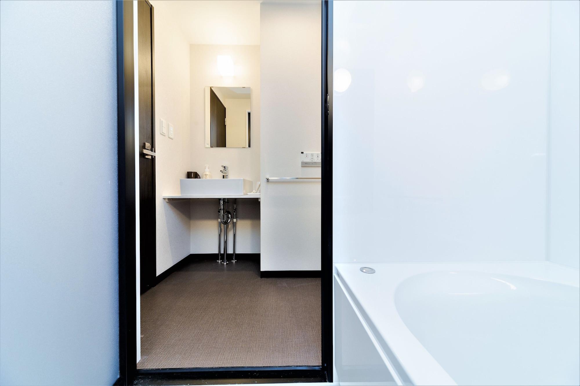 Kuromon Crystal Hotel 4*