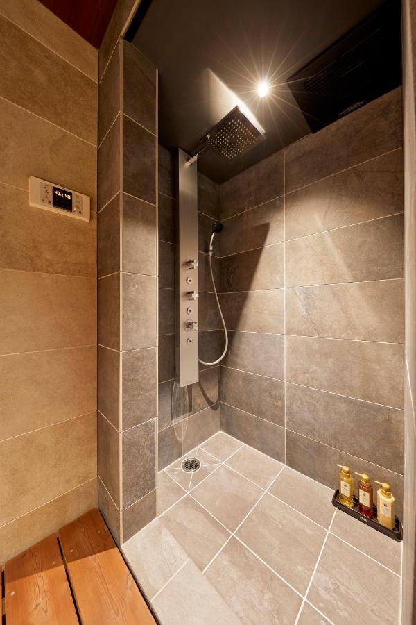 古今 天下茶屋 With A Private Parking Lot And A Half Open-air Bath And Direct To Kix Bahay bakasyunan Osaka