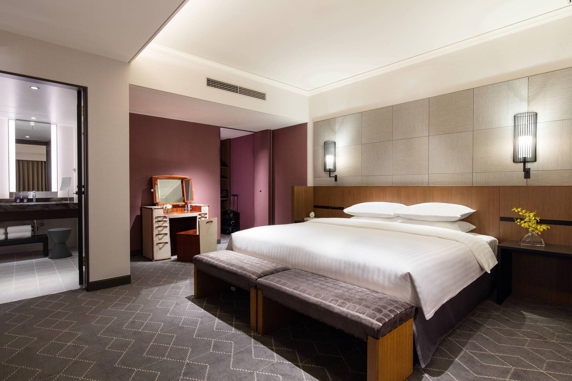 Courtyard By Marriott Shin-osaka Station Hotel