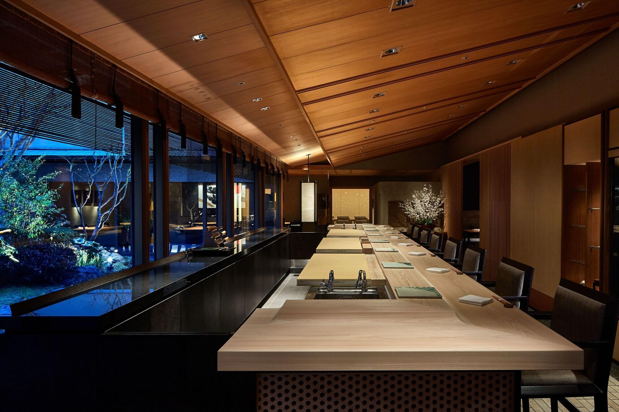 The Ritz-carlton