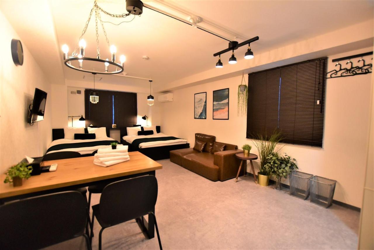 Apartment First Stop 黑門 28 館 *