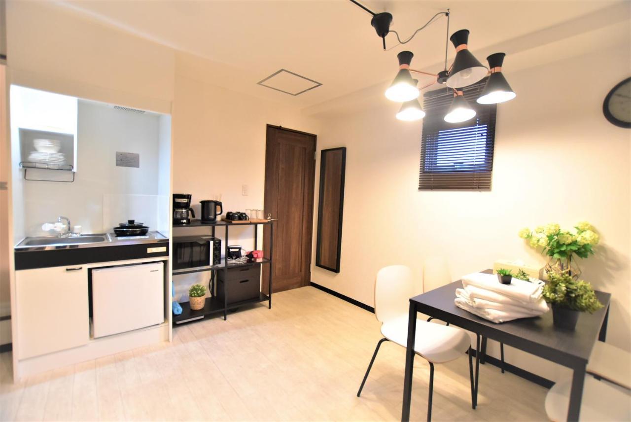 Apartment First Stop 黑門 28 館 *