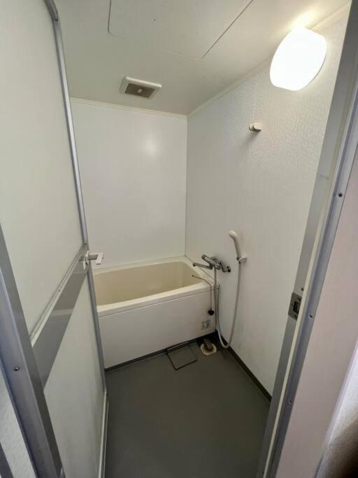 ２ Beds. Comfortable . Dotonbori / Kuromon Market. Apartment Osaka