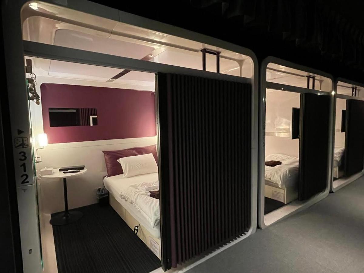 Capsule hotel First Midosuji Namba
