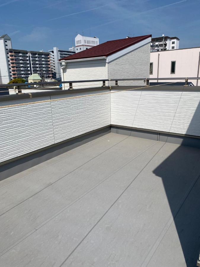 Pousada Trust2馆临近心斋桥道頓堀难波直达梅田关西机场usj全新独栋别墅四个卧室可住8人超大空间3卫2浴厨房设施齐全电视冰箱洗衣机空调配置齐全免费停车4分钟步行至今宫站