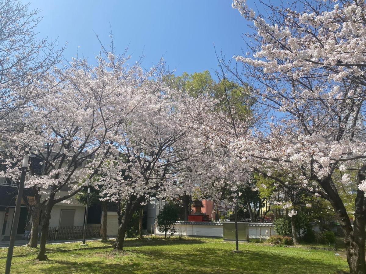 Pousada Trust2馆临近心斋桥道頓堀难波直达梅田关西机场usj全新独栋别墅四个卧室可住8人超大空间3卫2浴厨房设施齐全电视冰箱洗衣机空调配置齐全免费停车4分钟步行至今宫站