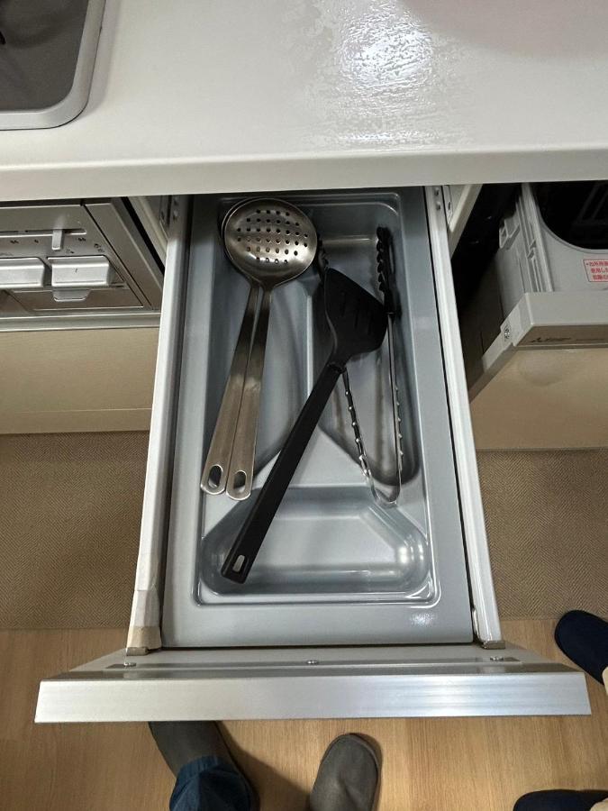 Trust2馆临近心斋桥道頓堀难波直达梅田关西机场usj全新独栋别墅四个卧室可住8人超大空间3卫2浴厨房设施齐全电视冰箱洗衣机空调配置齐全免费停车4分钟步行至今宫站 Pousada *