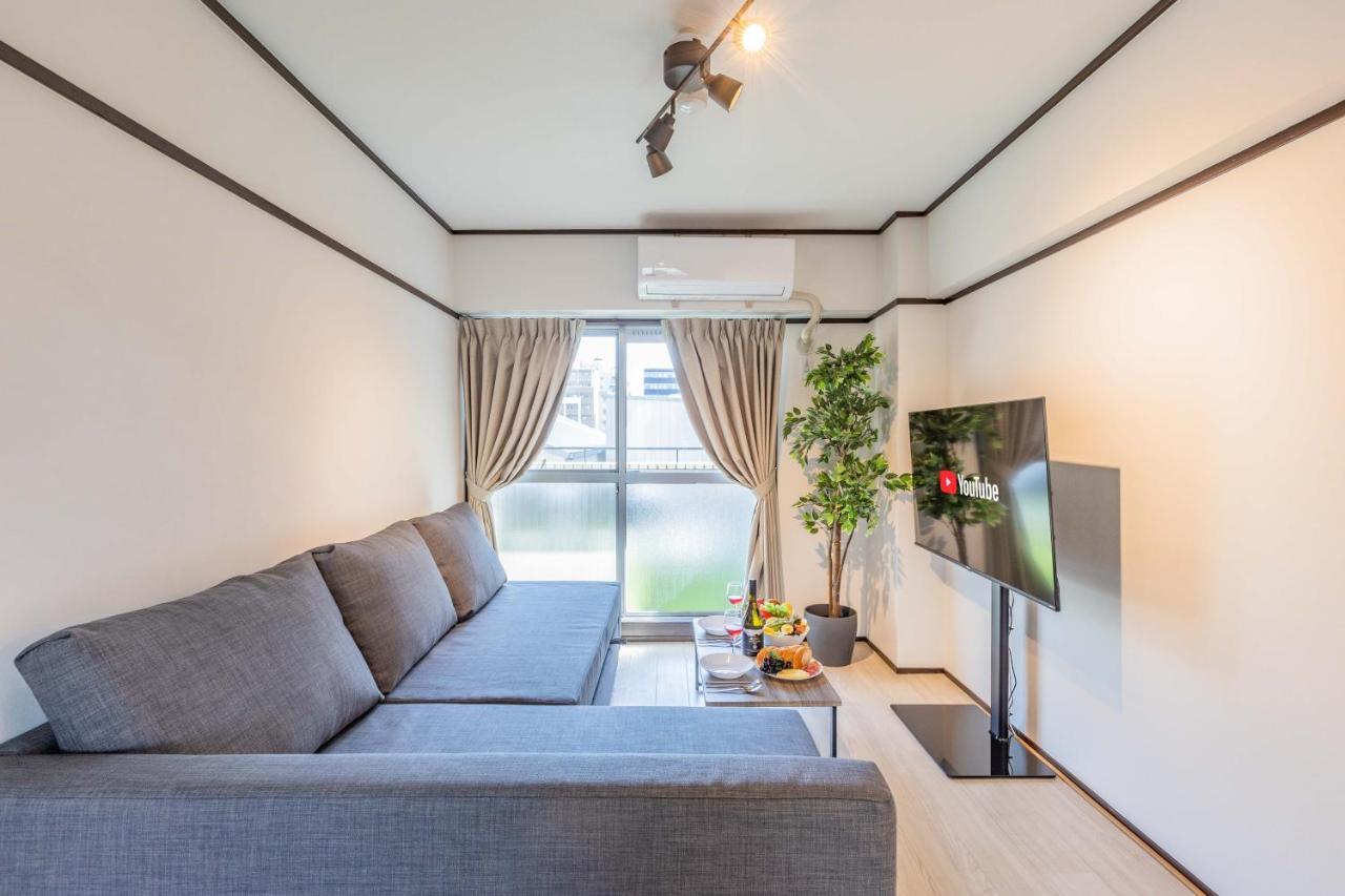 River Side Namba 502 Apartment