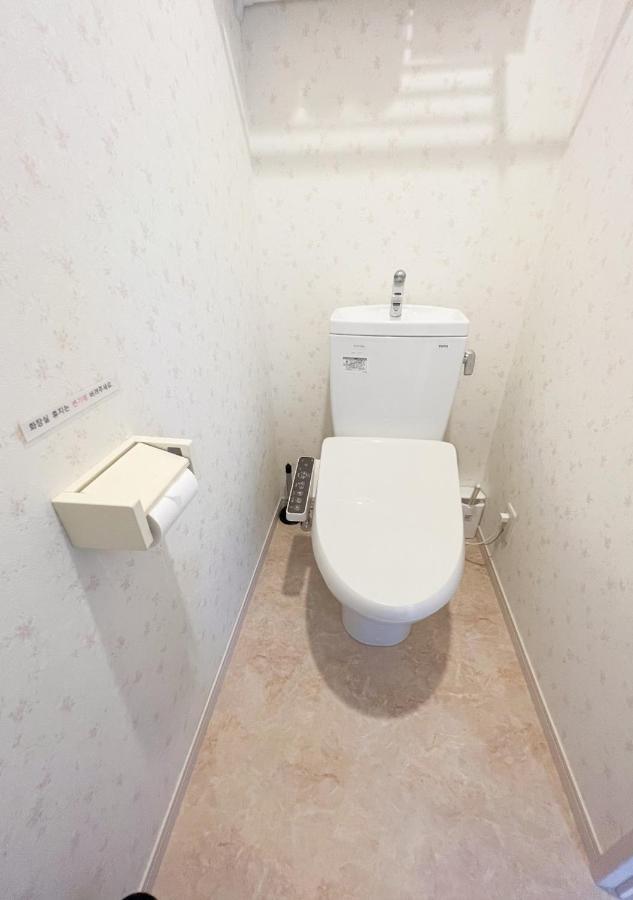 Apartment 日本橋徒歩3分/黒門市場徒歩6分/難波駅徒歩8分/通天閣・道頓堀・心斎橋徒歩圏内/wifi有り *
