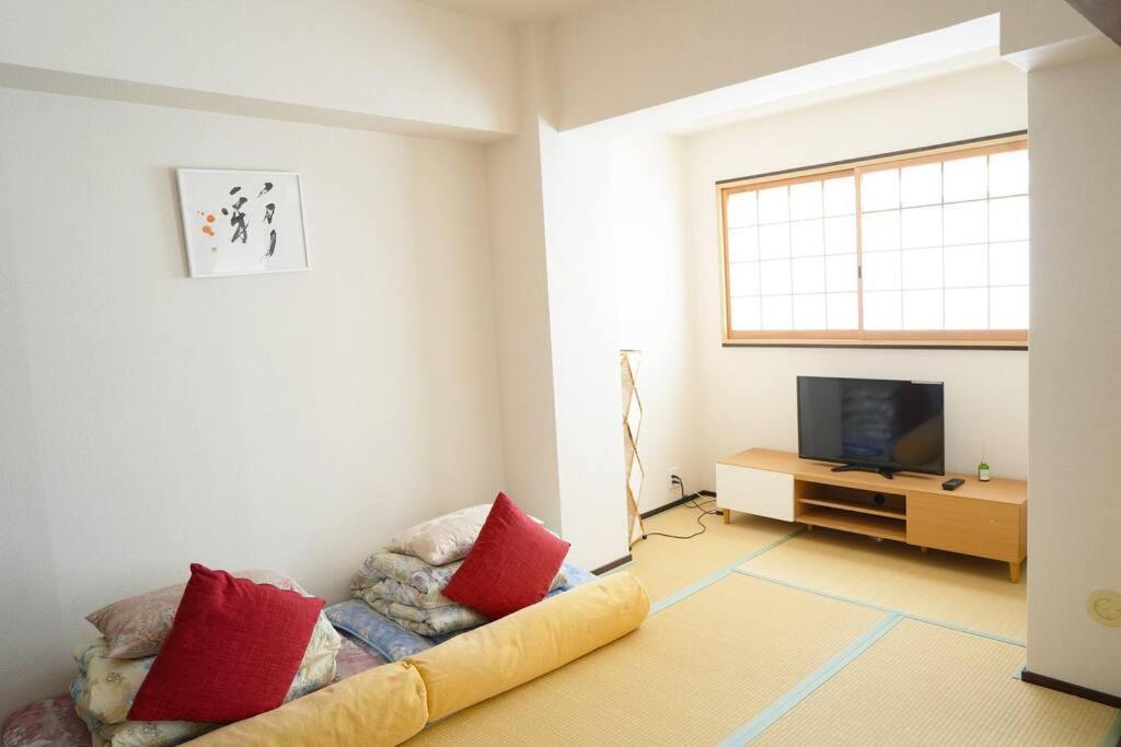 B301/大阪人气景点黑门市场步行6分钟，日本桥、难波、心斋桥、道顿堀步行可达 Apartment Osaka