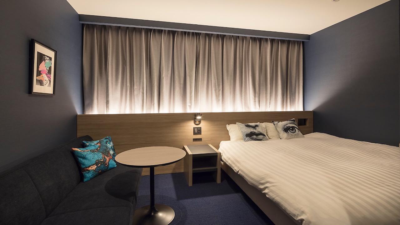 She, Hotel 3*