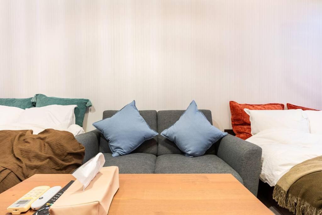 Private Rental: Authentic Local Experience Apartment *