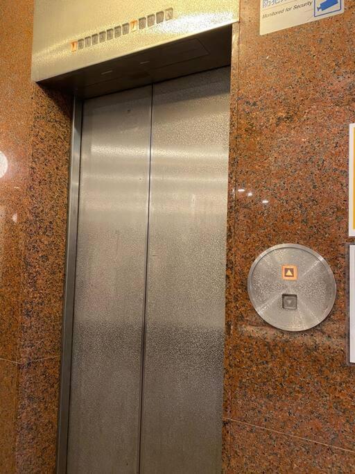 Good Location, Convenient Transportation Nipponbashi Station 4 Minutes Dotonbori 6 Minutes Kuromon Market 8 Minutes Double Bed O5 * Osaka