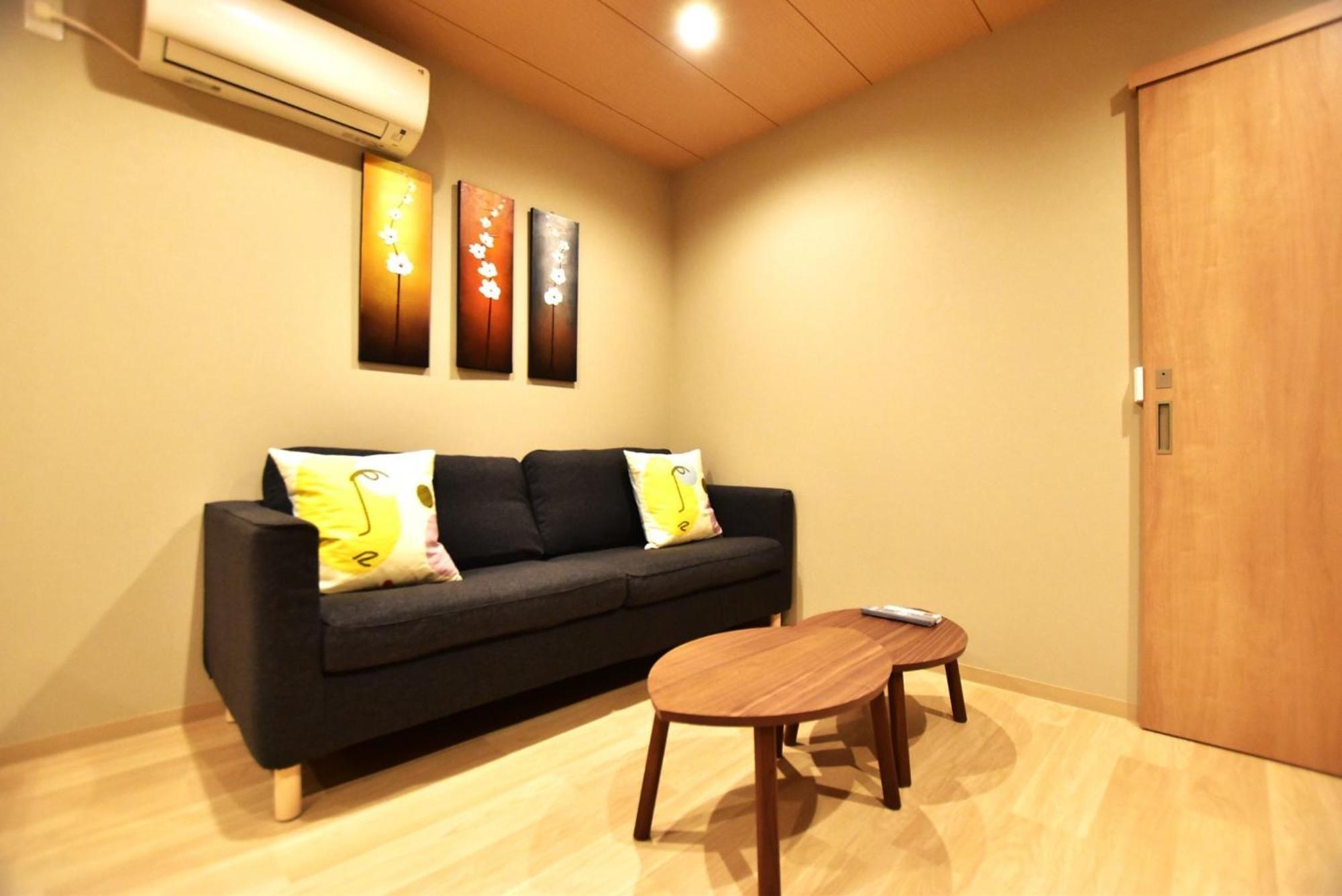 Holiday home Tamatsukan 玉津館, Kansai Airport 關西空港 57 Mins, Namba 6 Mins, Nihonbashi 4 Mins, Universal 37 Mins, Nara 30 Mins, Walk Jr Tsuruhashi 7 Mins, Early Check In Osaka