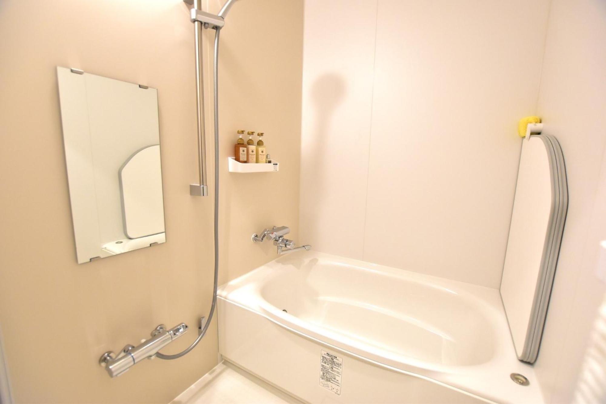 Holiday home Tamatsukan 玉津館, Kansai Airport 關西空港 57 Mins, Namba 6 Mins, Nihonbashi 4 Mins, Universal 37 Mins, Nara 30 Mins, Walk Jr Tsuruhashi 7 Mins, Early Check In Osaka