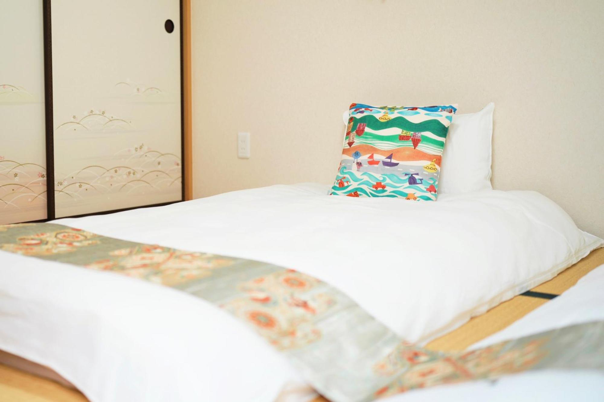 Ja Lan's Villa: Spacious 3-bedroom Near Kinjo Station Villa *