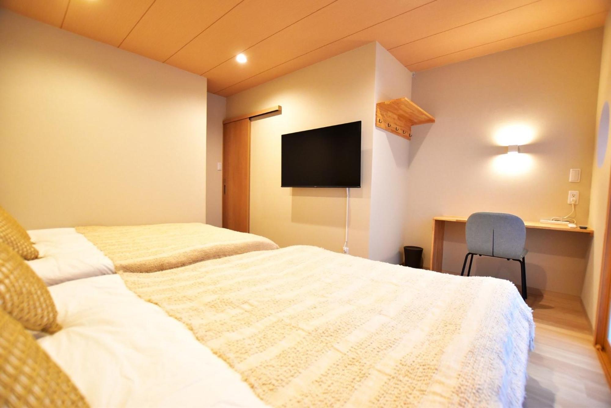 Tamatsukan 玉津館, Kansai Airport 關西空港 57 Mins, Namba 6 Mins, Nihonbashi 4 Mins, Universal 37 Mins, Nara 30 Mins, Walk Jr Tsuruhashi 7 Mins, Early Check In Holiday home