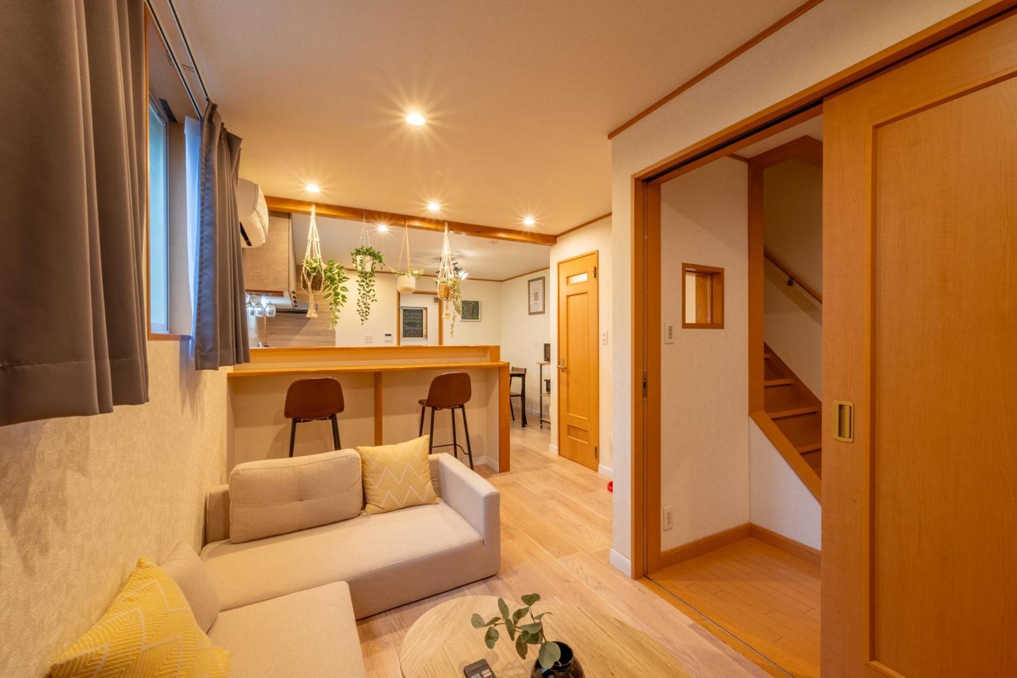 Holiday home New Open 天神橋筋六丁目駅徒歩1分 バーカウンター付き一軒家 天満居酒屋街徒歩3分 梅田 難波10分
