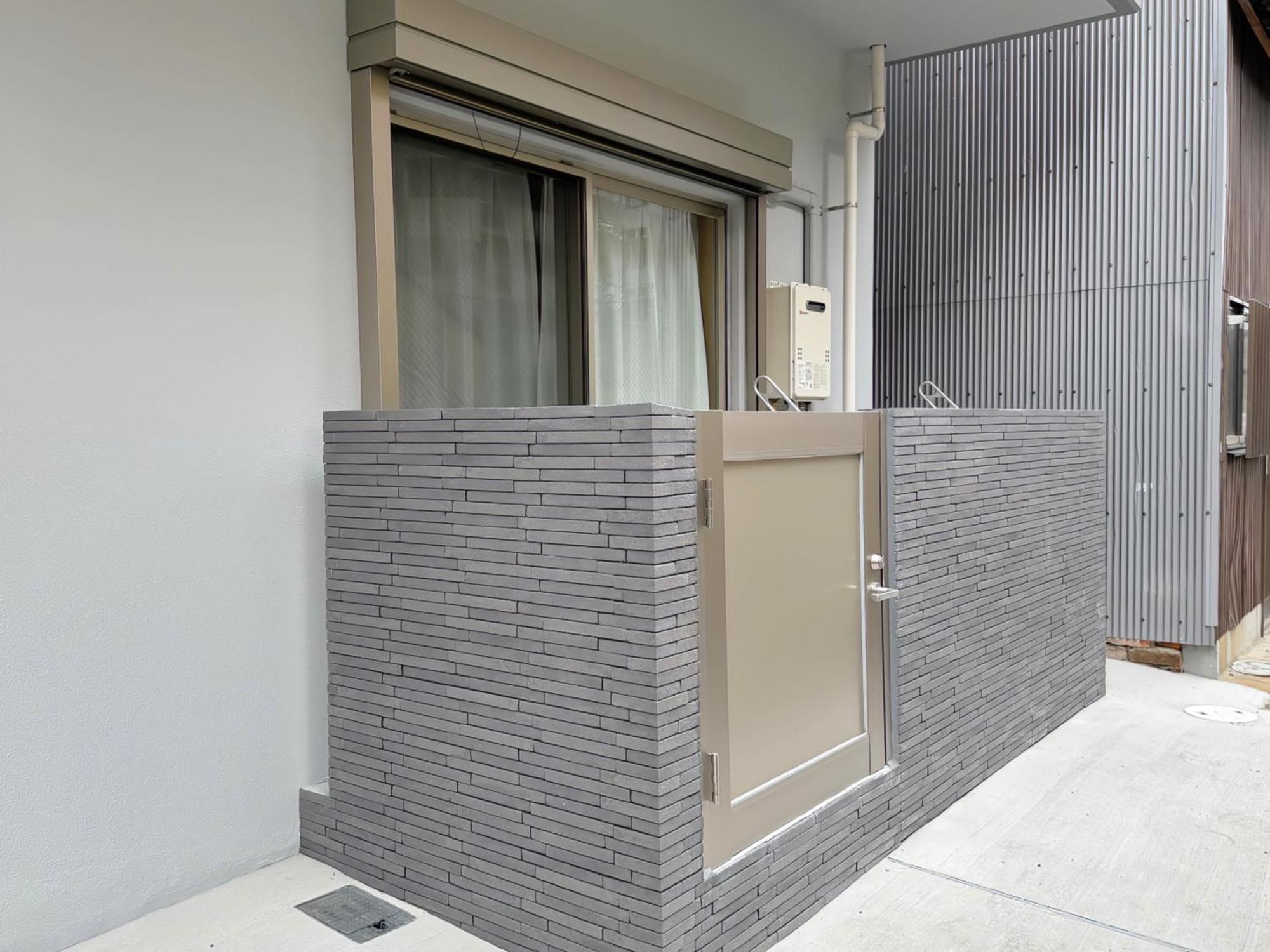 Nishinakajima Apartment *
