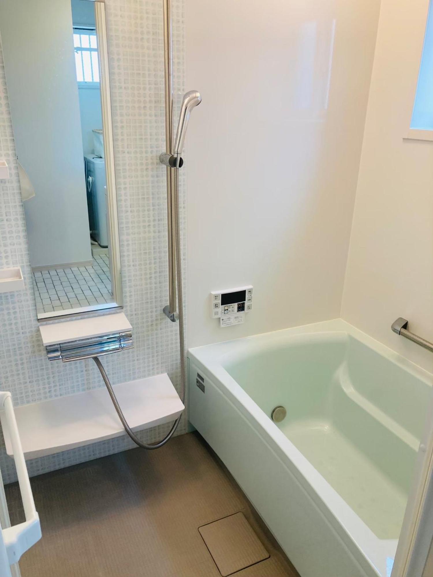 Leola鶴橋2 Apartment