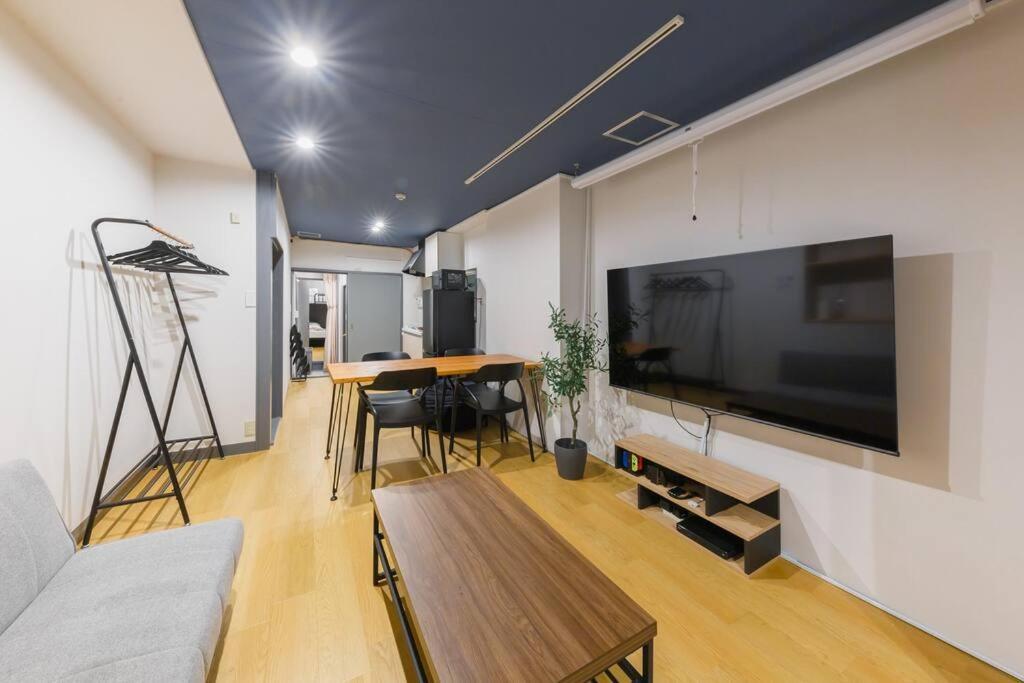 Apartment Tasonegrandstayosaka なんば日本橋千日前大和3f Osaka