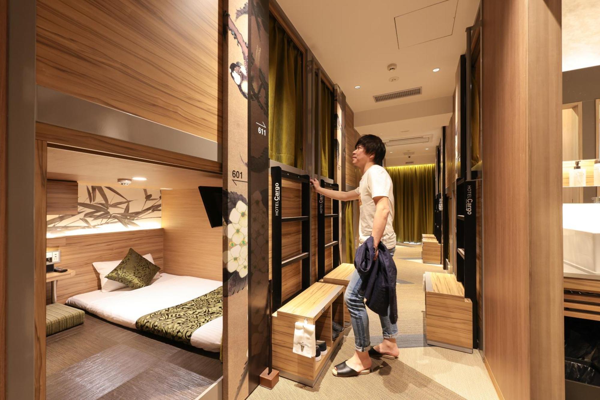 Capsule hotel Cargo Shinsaibashi 3*