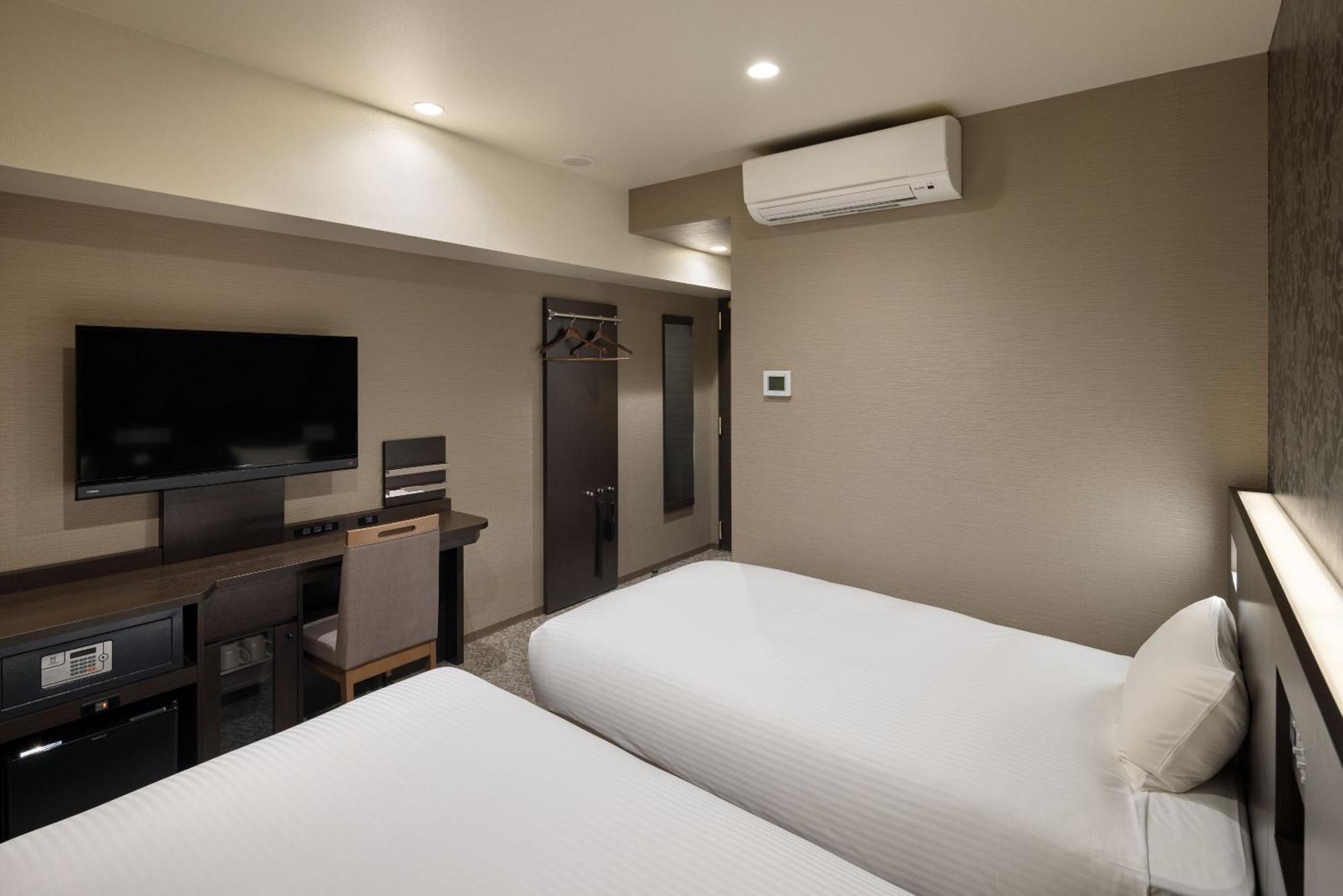 the b namba-kuromon Hotel 4*