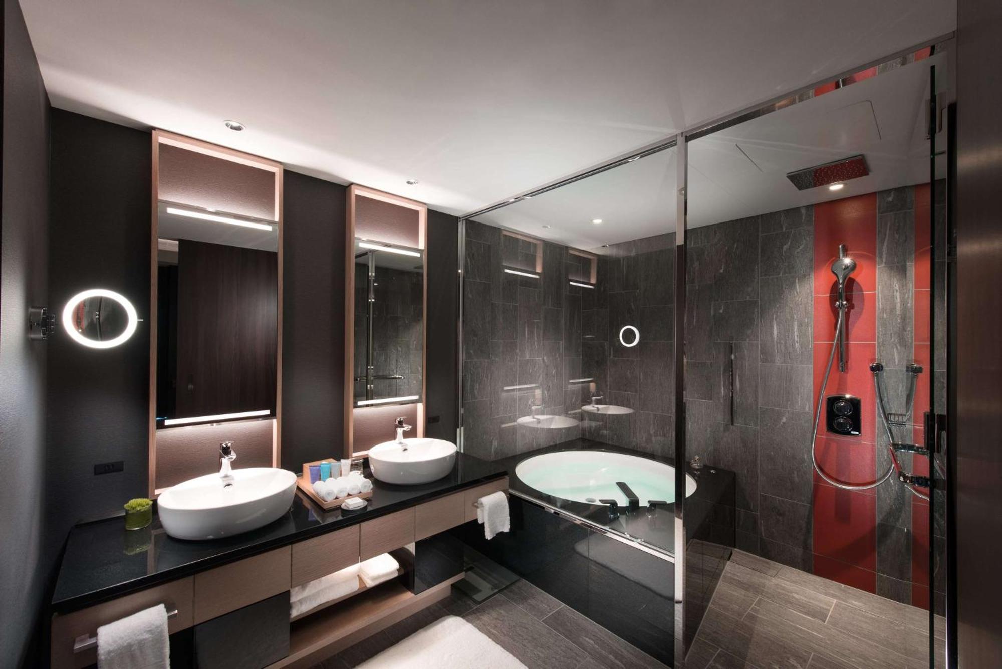 Conrad Hotel 5*