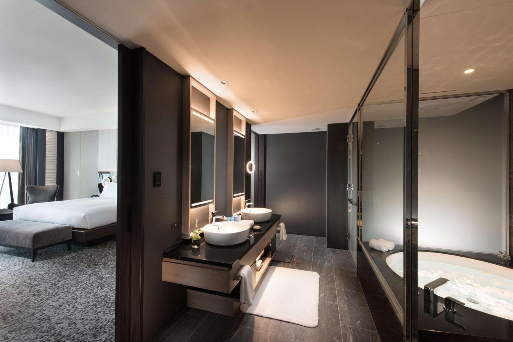 Conrad 5*