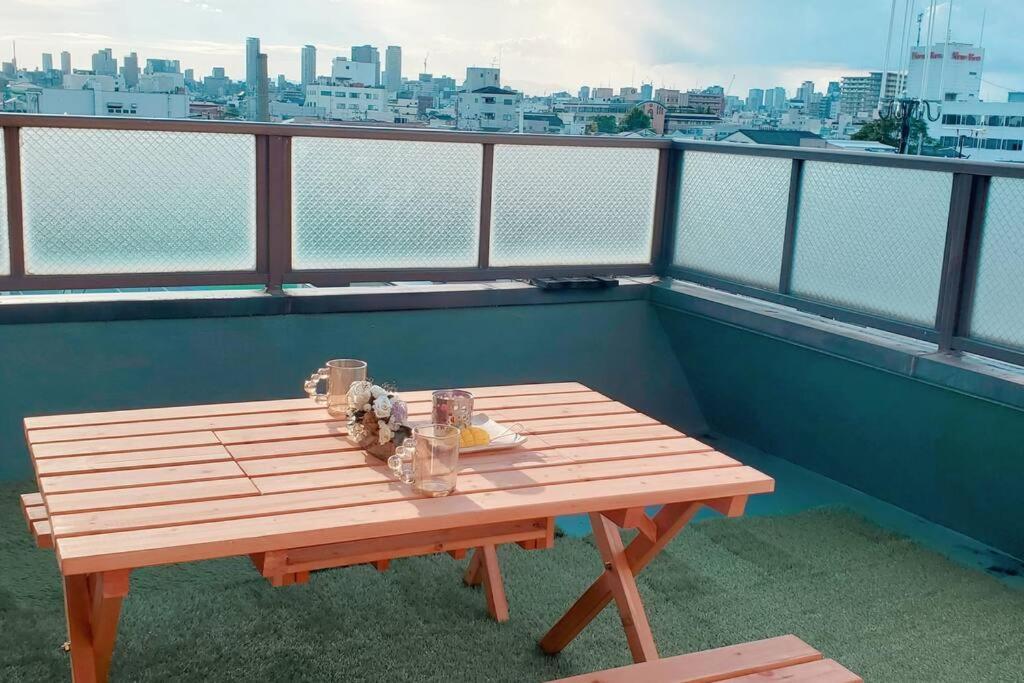 New 広々としたモダンな空間 難波まで14分乗り継ぎなし 市内アクセス抜群 最大6人まで Apartment *