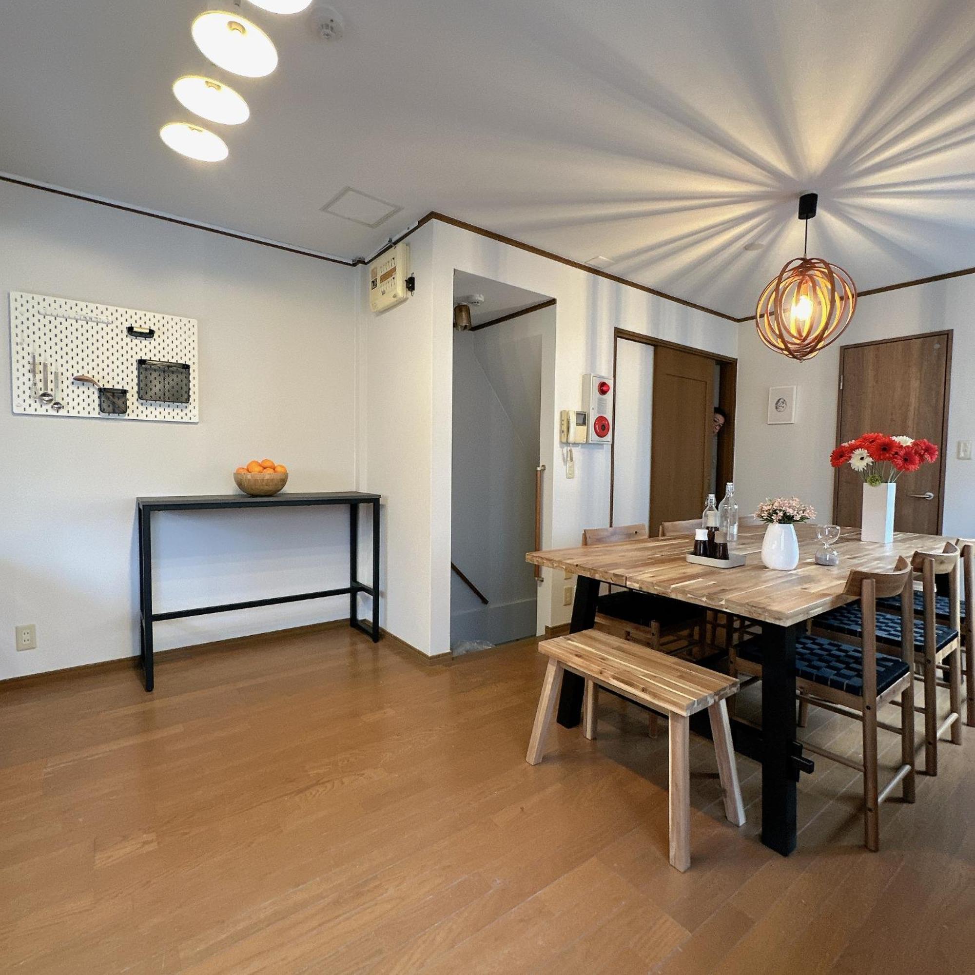 Holiday home 三米 黒門一軒家 黑门市场旁 近难波 高岛屋 道顿堀 心斋桥步行10分钟可达 独栋一户建 Osaka