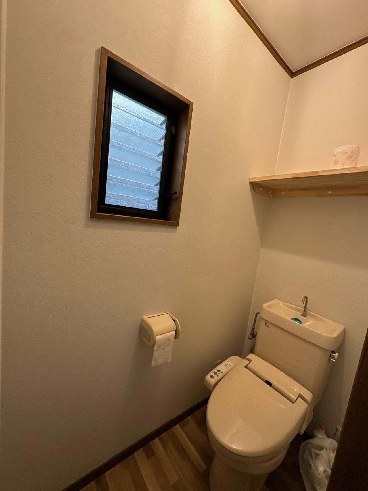 Holiday home 三米 黒門一軒家 黑门市场旁 近难波 高岛屋 道顿堀 心斋桥步行10分钟可达 独栋一户建 Osaka