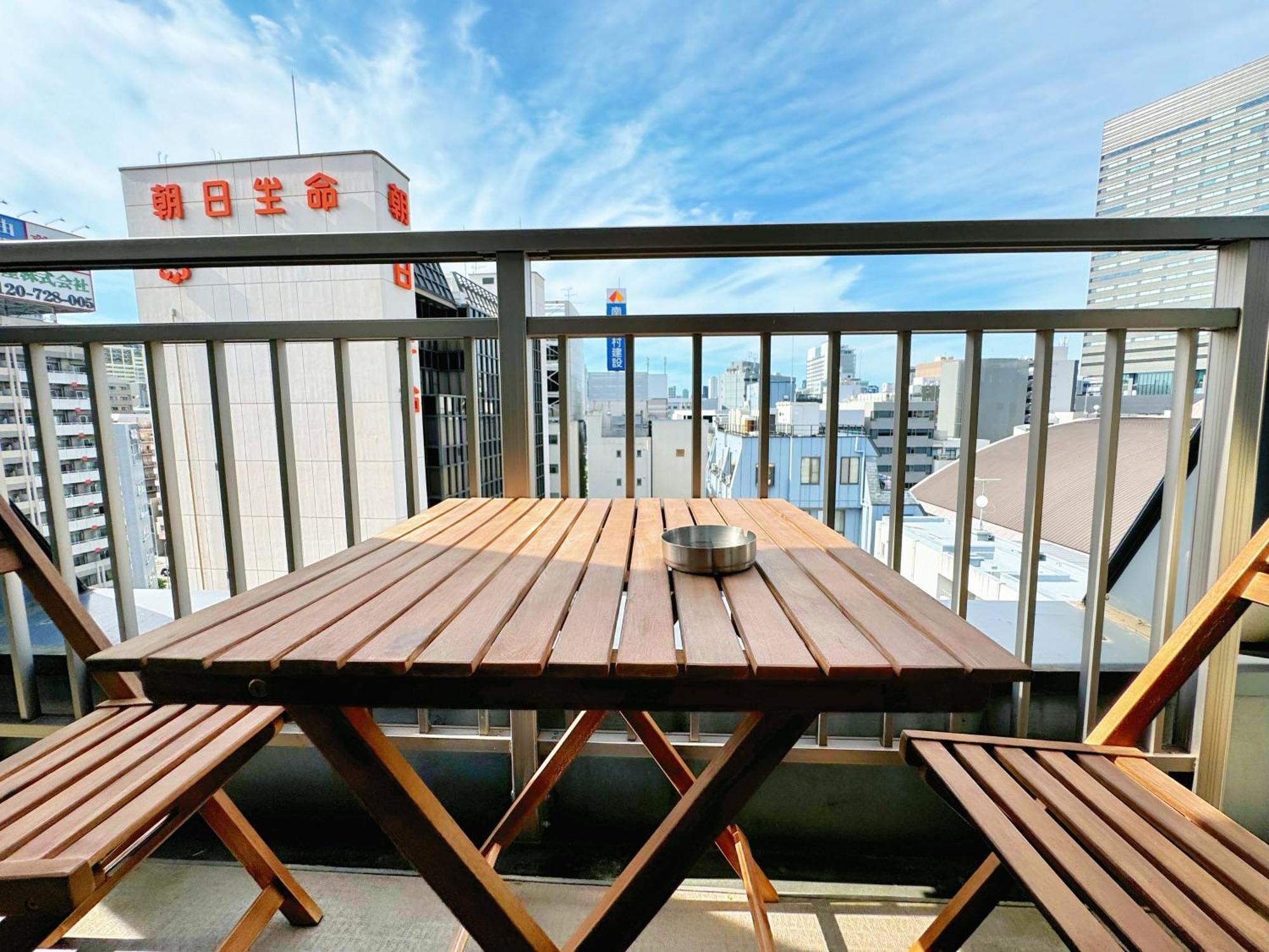 クリスタルコート難波 Apartment