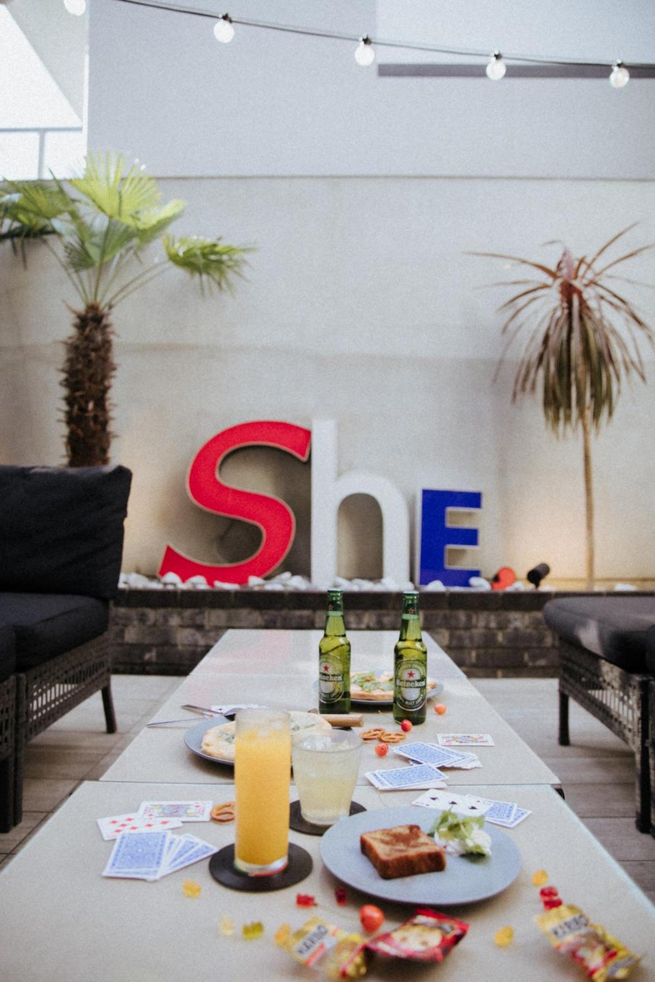 Hotel She,