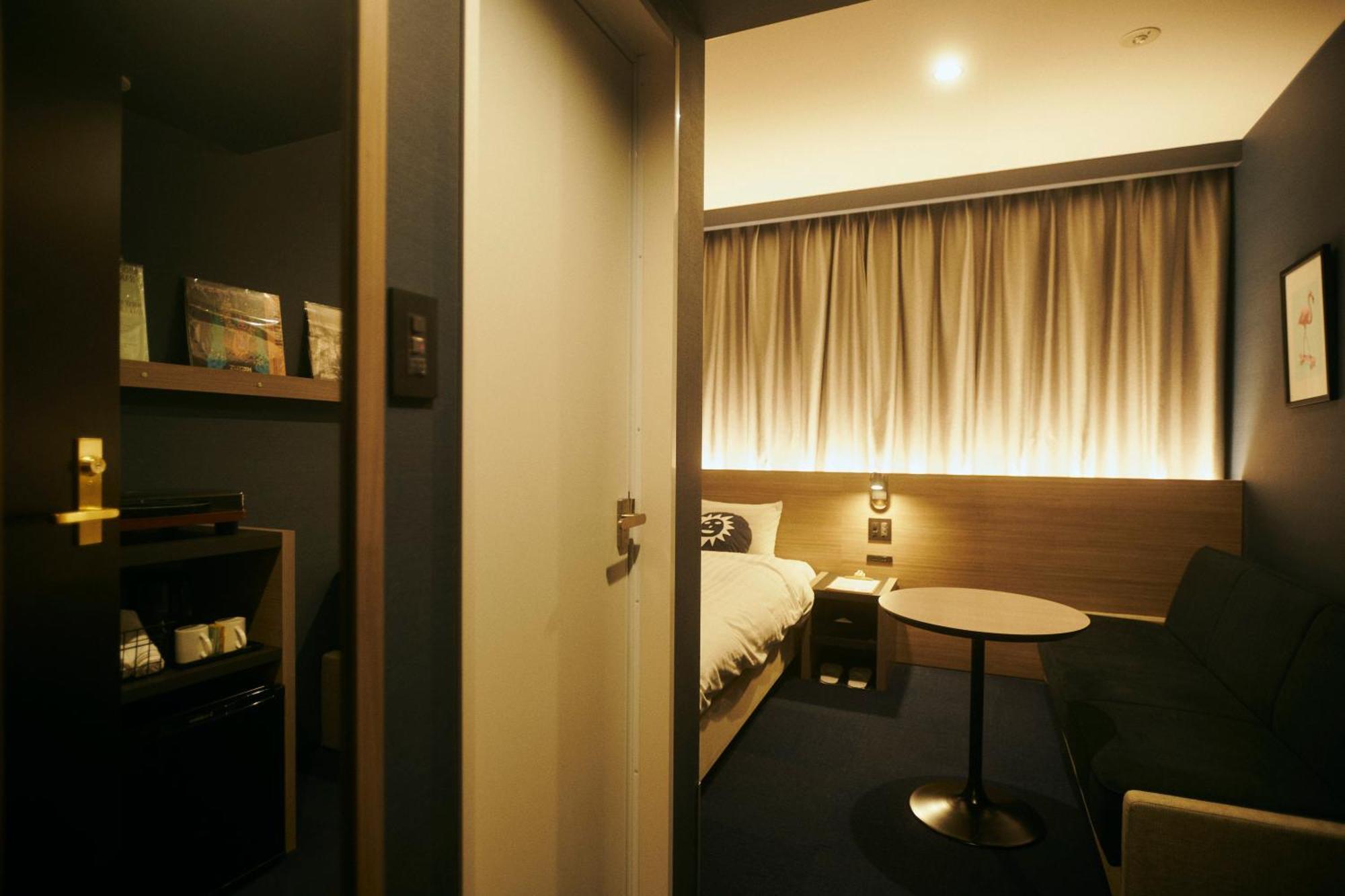 Hotel She, Osaka