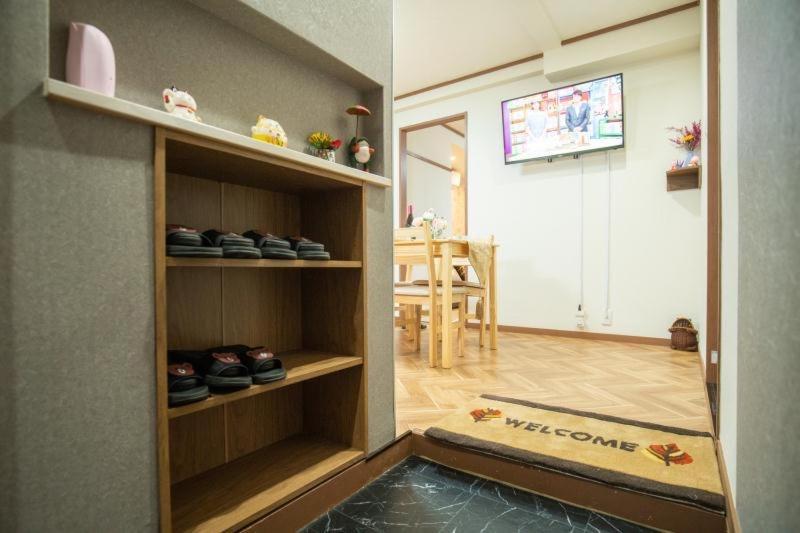 日本橋车站7号出口零距离三室一厅日式电梯公寓房道顿堀黑门市场徒步2分钟 Apartment