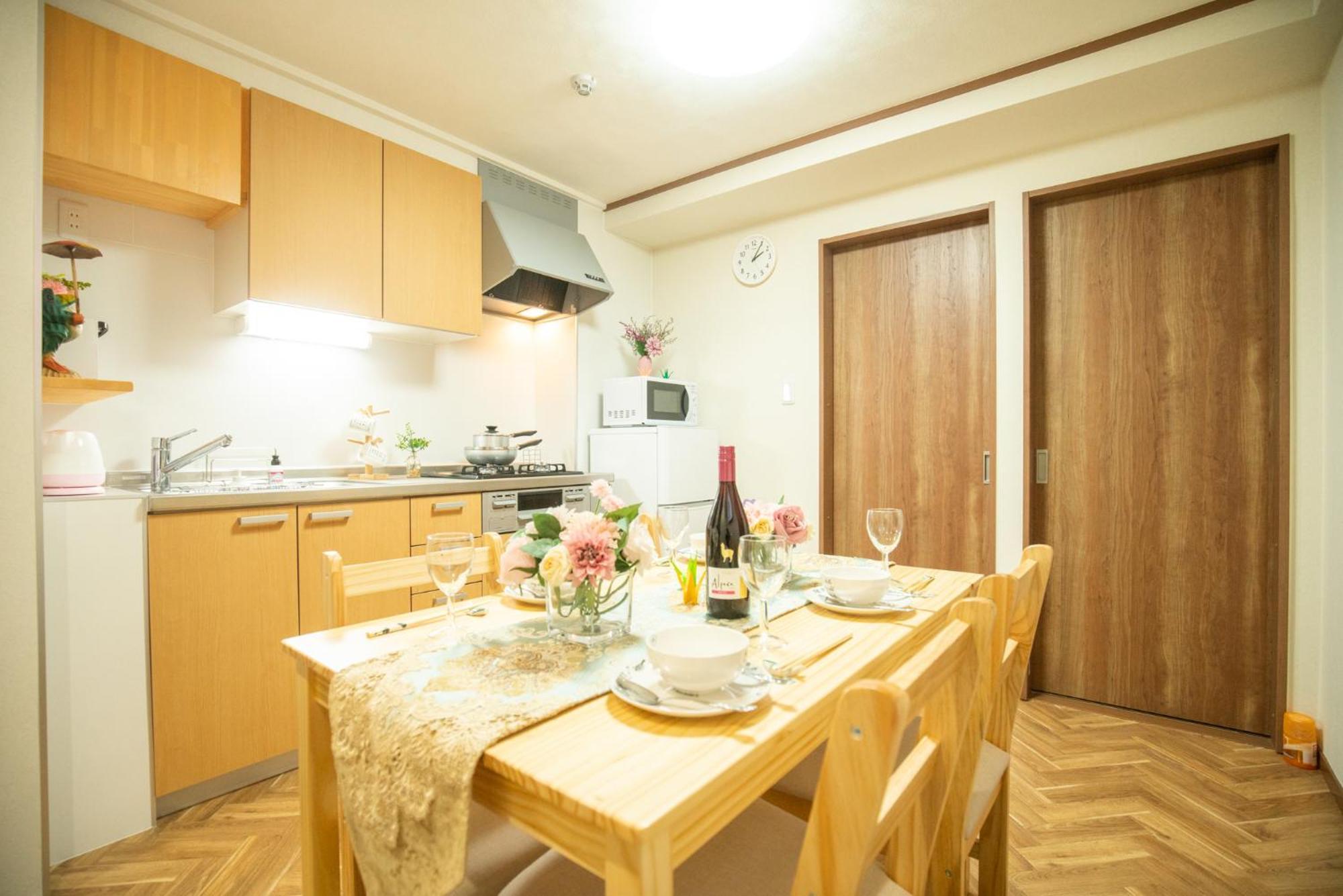 Apartment 日本橋车站7号出口零距离三室一厅日式电梯公寓房道顿堀黑门市场徒步2分钟 Osaka