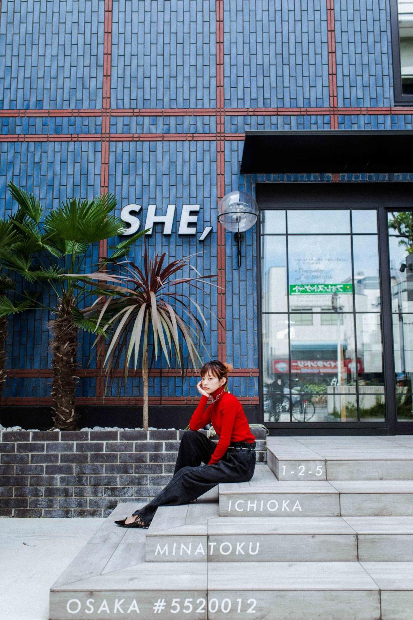 She, Hotel 3*