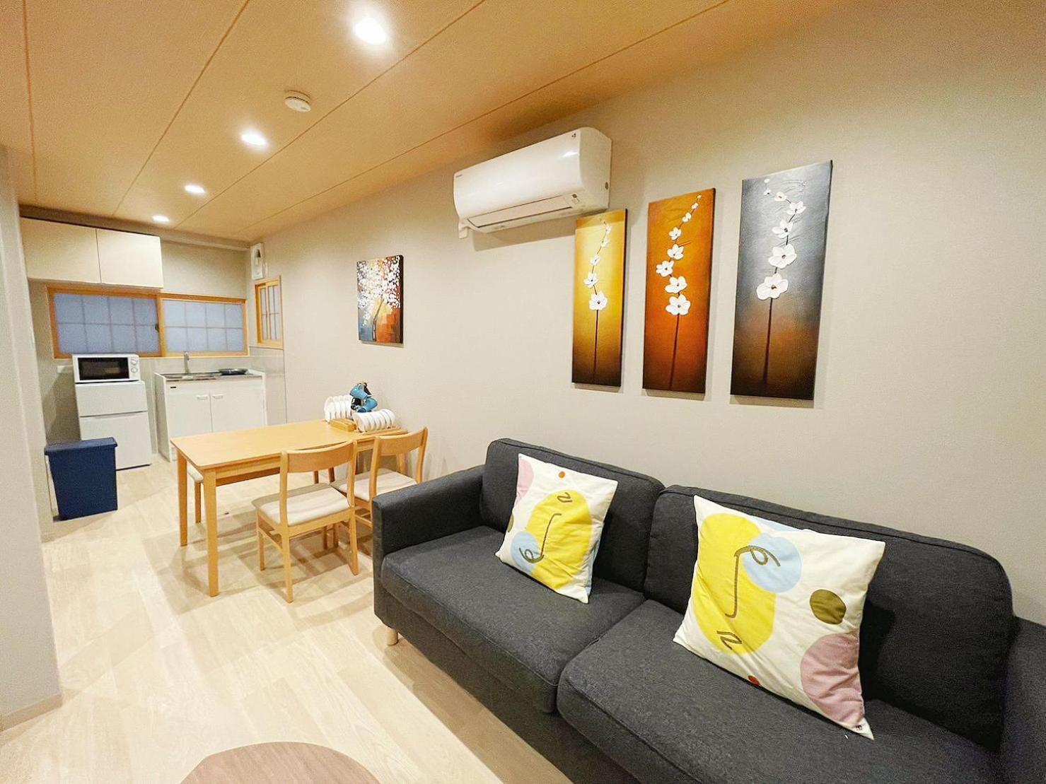 Holiday home Tamatsukan 玉津館, Kansai Airport 關西空港 57 Mins, Namba 6 Mins, Nihonbashi 4 Mins, Universal 37 Mins, Nara 30 Mins, Walk Jr Tsuruhashi 7 Mins, Early Check In *