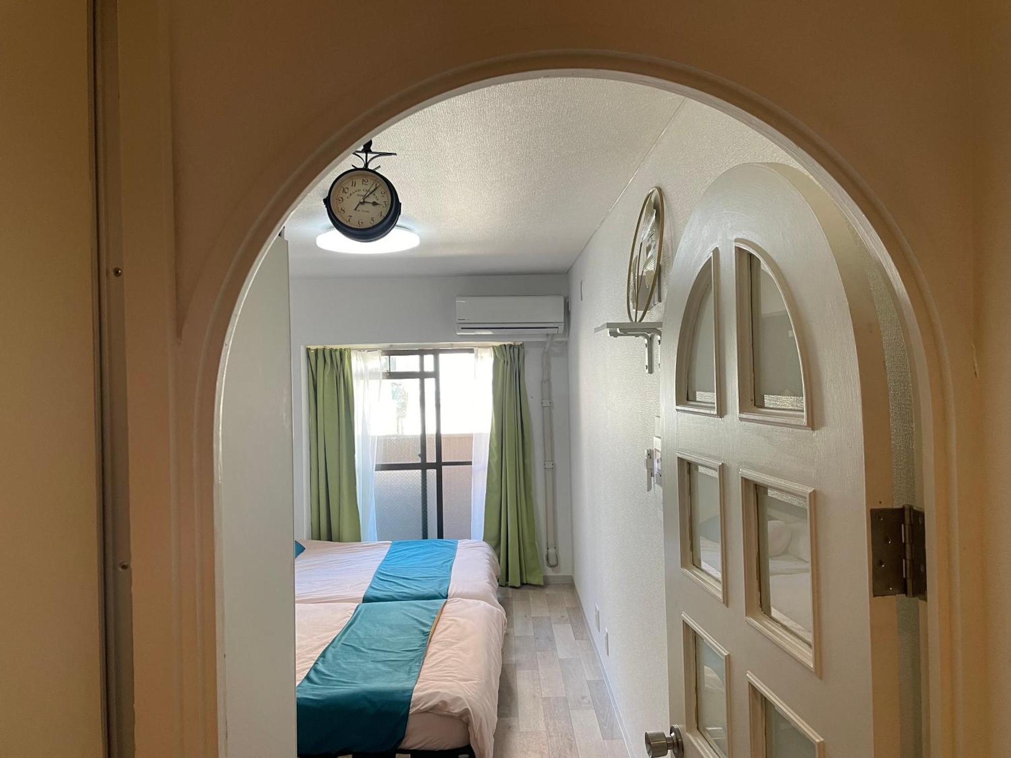 Good Location, Convenient Transportation Nipponbashi Station 4 Minutes Dotonbori 6 Minutes Kuromon Market 8 Minutes Double Bed O5
