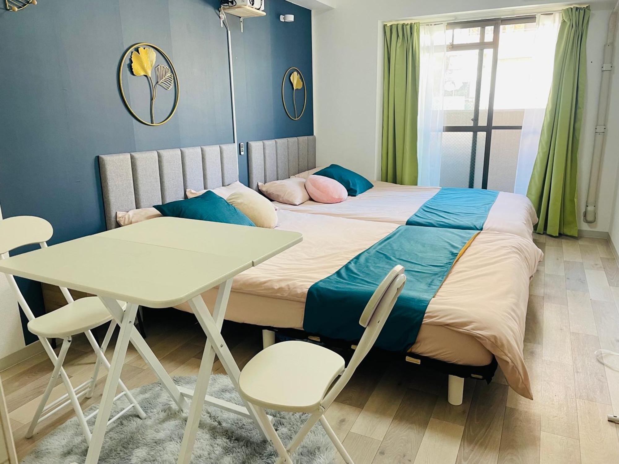 Good Location, Convenient Transportation Nipponbashi Station 4 Minutes Dotonbori 6 Minutes Kuromon Market 8 Minutes Double Bed O5 *