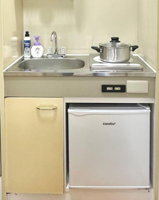 Apartment 105号室花園駅2分ツインベットルームミニキッチンと専用バスルーム付き