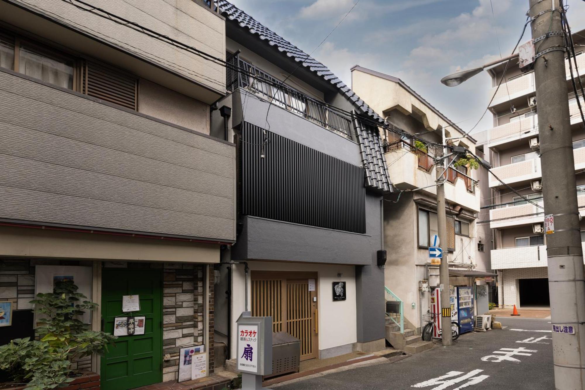 Apartment ホワイトドラゴン60 *