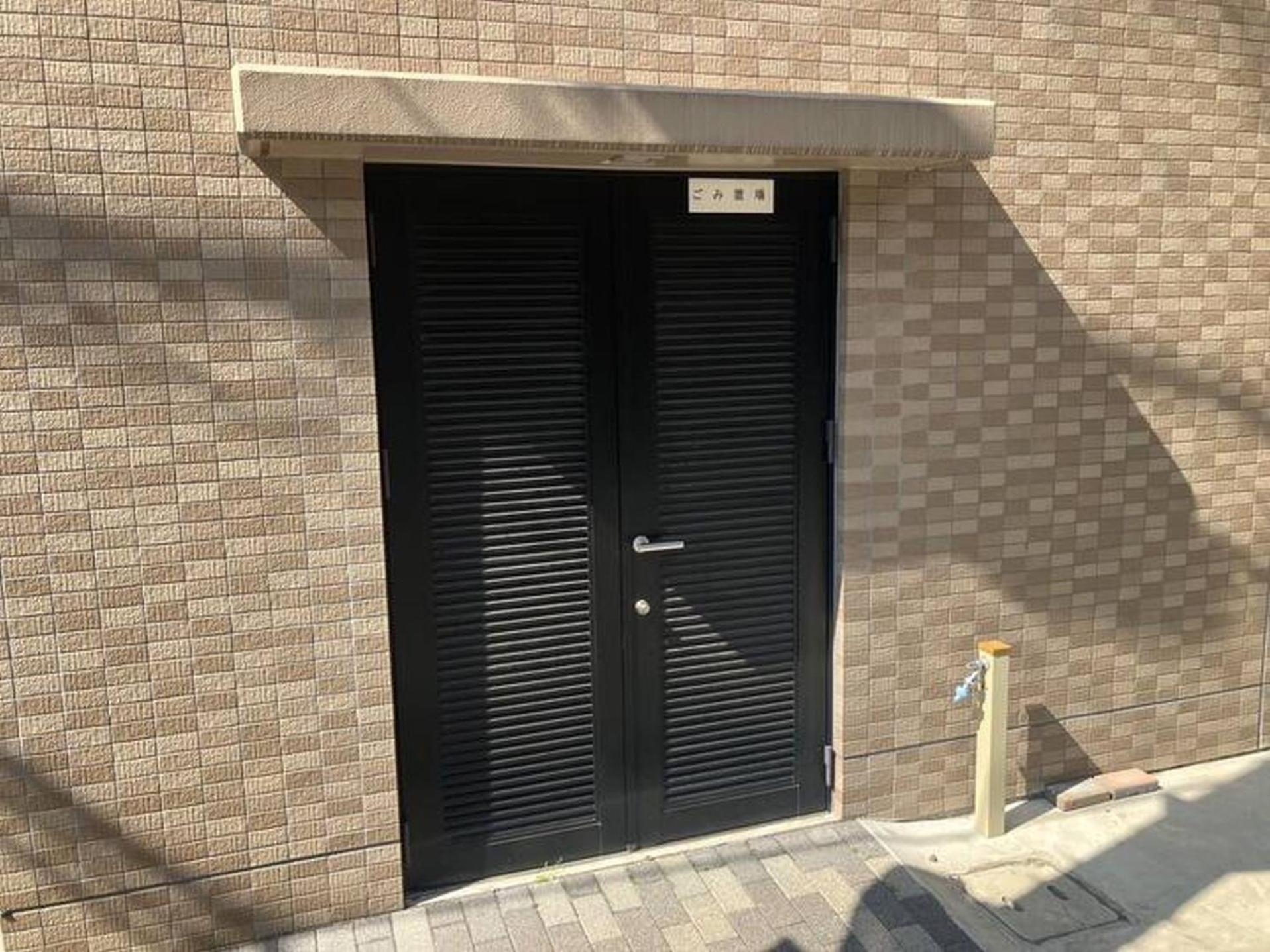 Apartment ロカンダ新大阪402 *